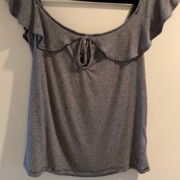 Guess, off shoulder, on shoulder knit top, Sz L, black & white mini stripes, EUC - Picture 2 of 16